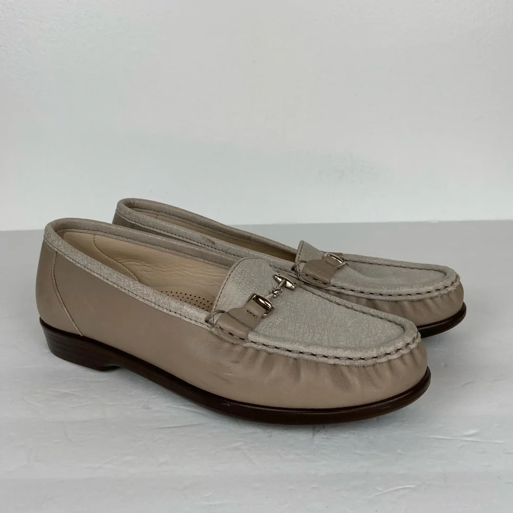 SAS Metro Leather Loafers Size 8 M Beige Leather Tripad Comfort Preppy Flats